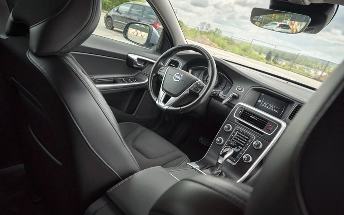 Volvo V60 cena 57800 przebieg: 207000, rok produkcji 2017 z Zawiercie małe 781